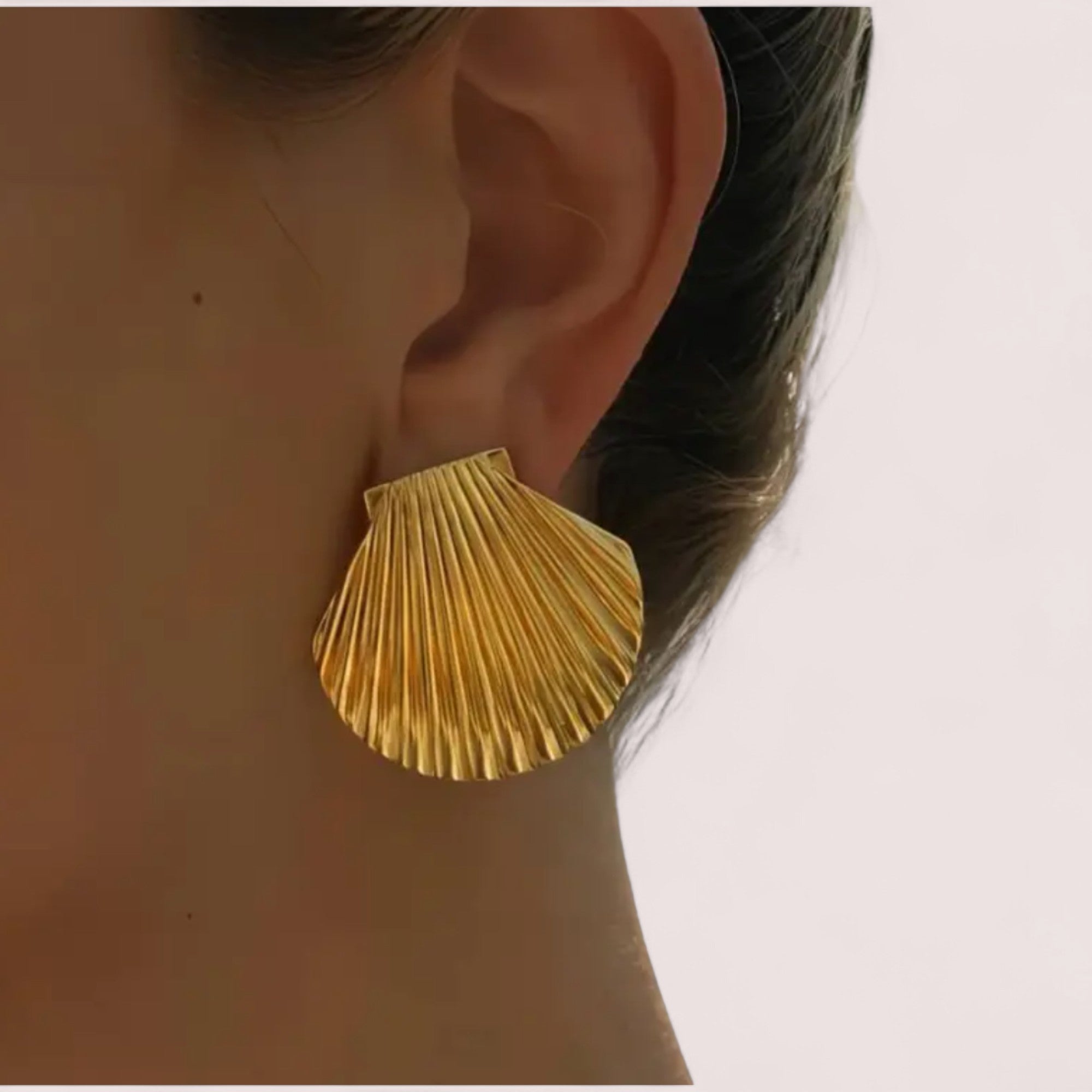Elira Stockholm™ | Skulpturala Guld Örhängen