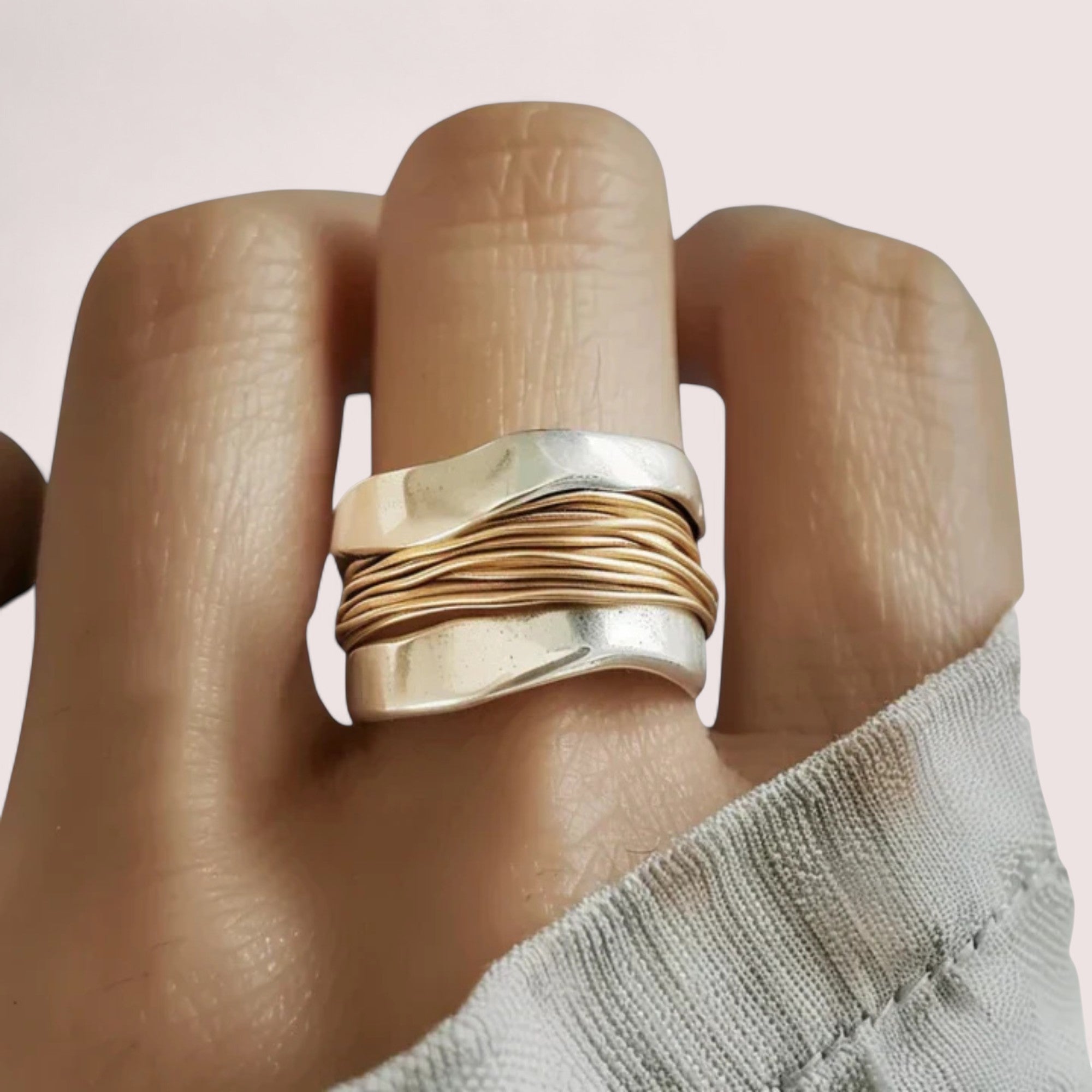 Elira Stockholm™ |  Silverring med Guldtrådar