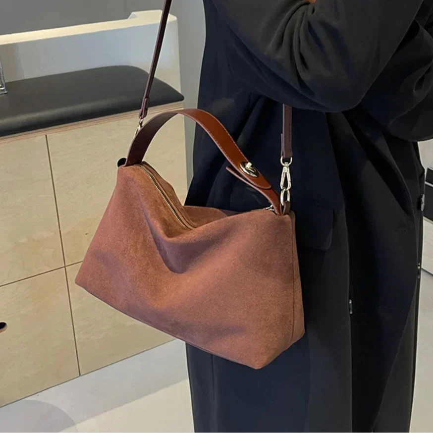 Elira Stockholm™ |  Lyxig Suede Handväska