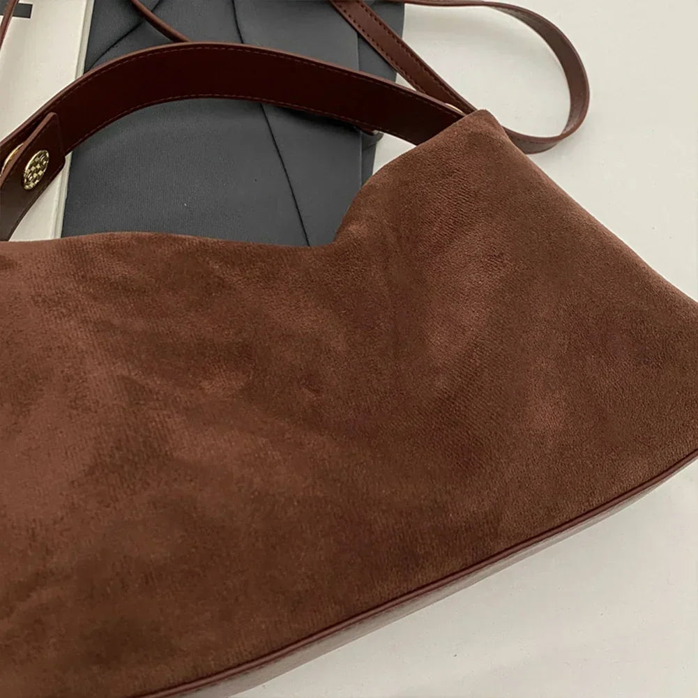 Elira Stockholm™ |  Lyxig Suede Handväska