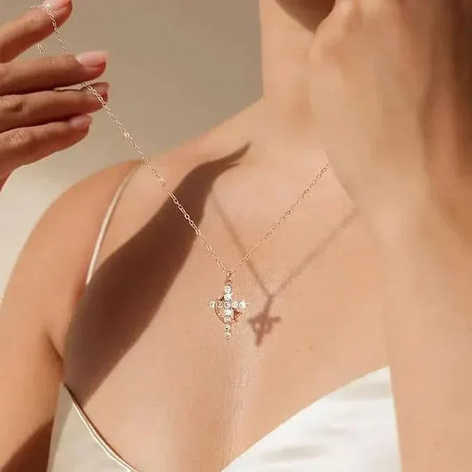 Elira Stockholm™ | Lyxigt Guldhalsband med Zirkonia Kors