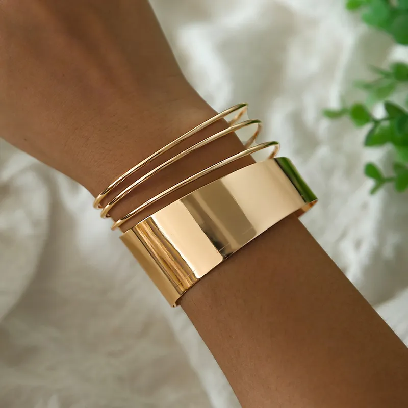 Elira Stockholm™ |  Klassisk Guld Vintage Armband